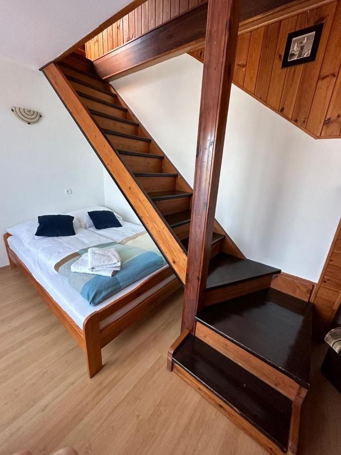 Villa Rejs Ястарня Экстерьер фото